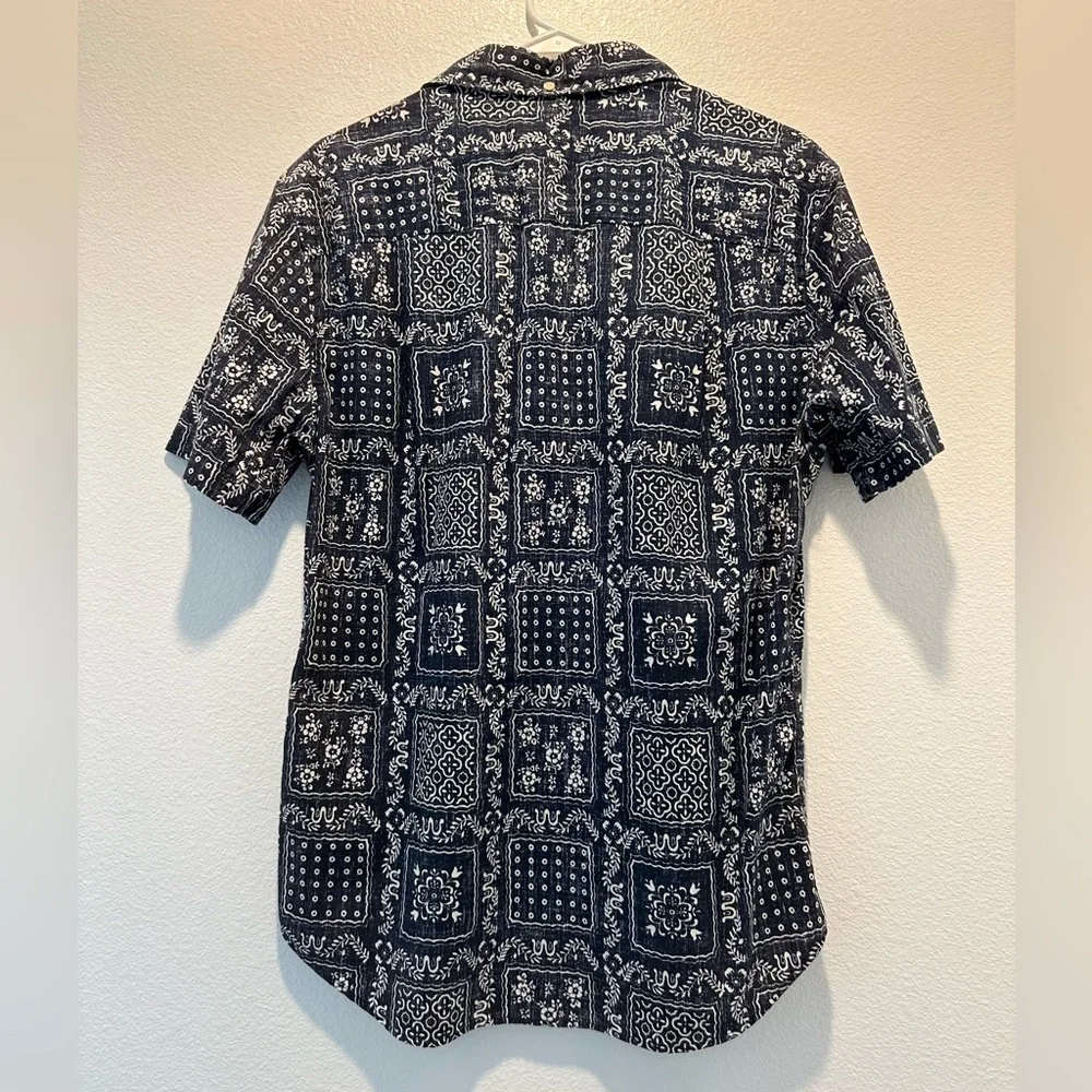 Reyn Spooner - Men's Short Sleeve Button-Up Shirt - Medium - Picture 2 of 4